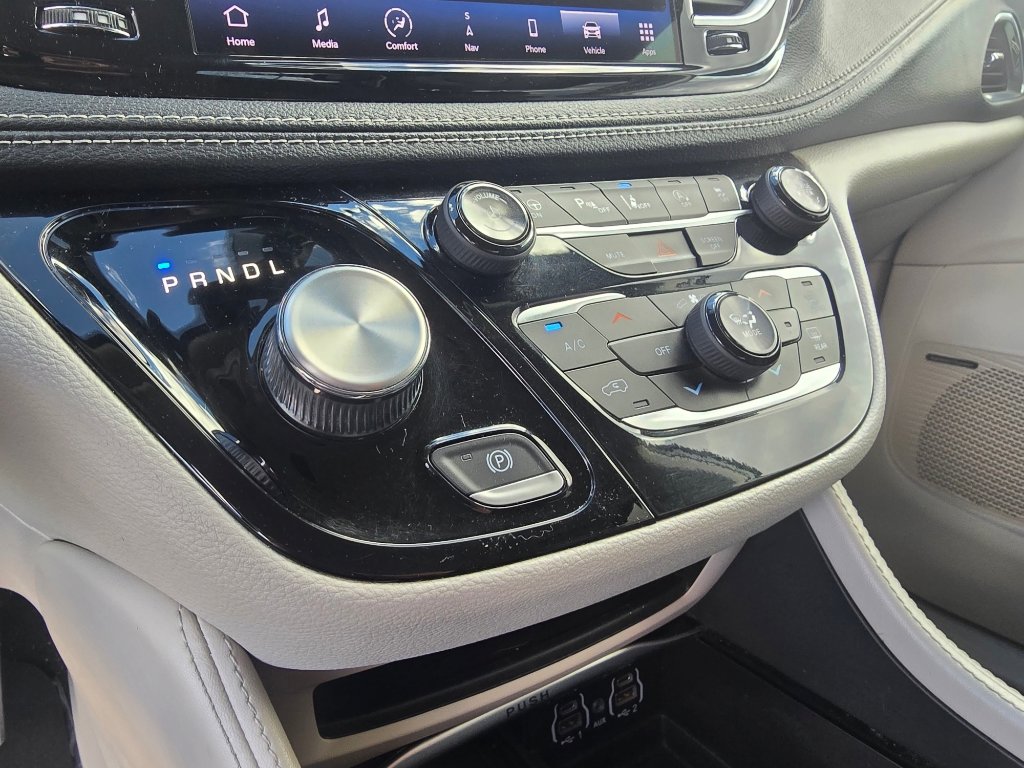 Used 2022 Chrysler Pacifica Limited image 22