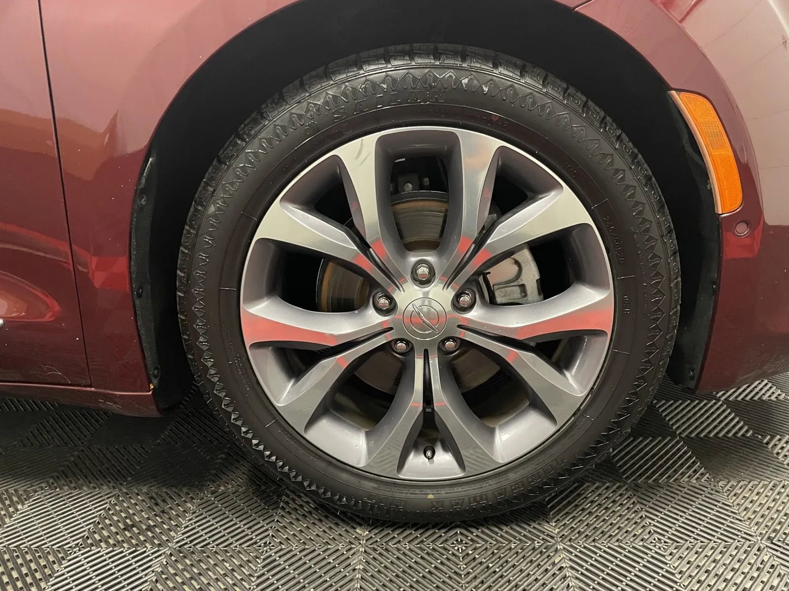 Used 2019 Chrysler Pacifica Limited w/ Tire & Wheel Group image 19