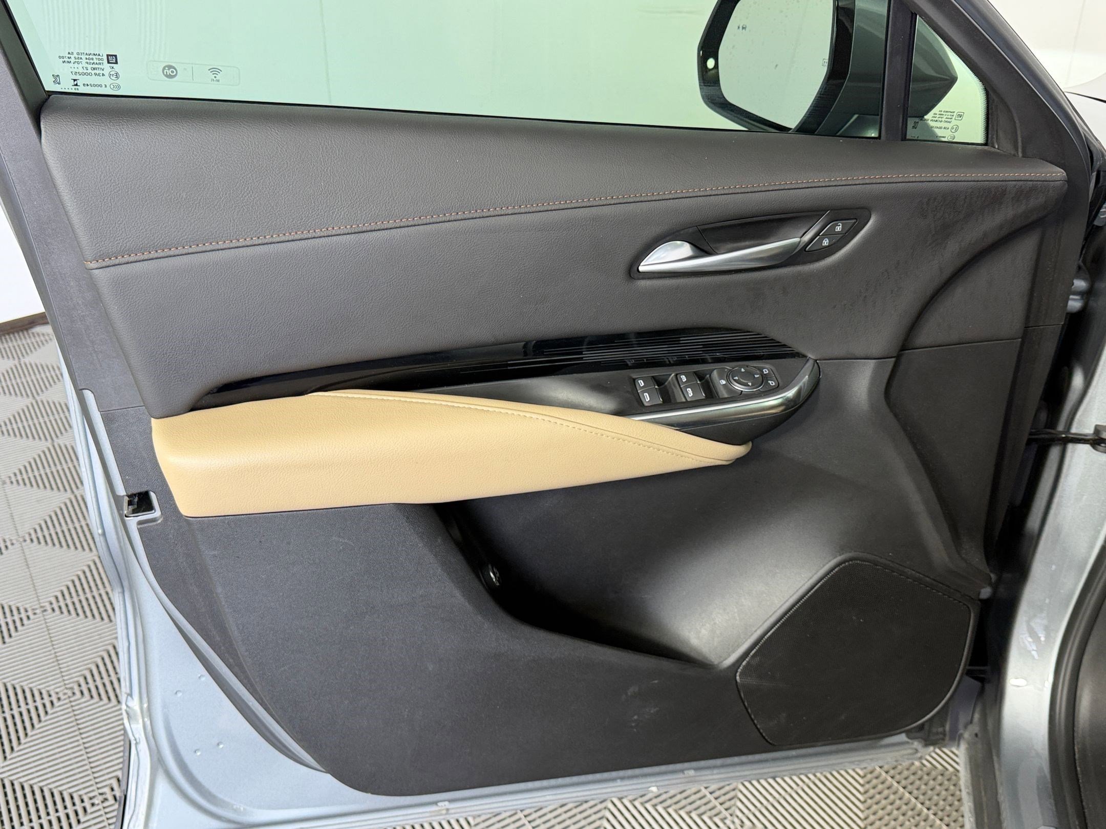 Used 2024 Cadillac XT4 Luxury w/ Cold Weather Package image 20