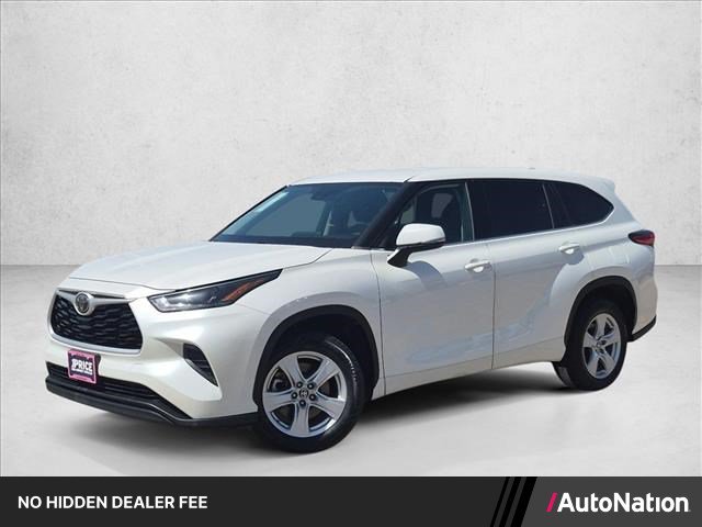 Used 2021 Toyota Highlander L FWD image 1