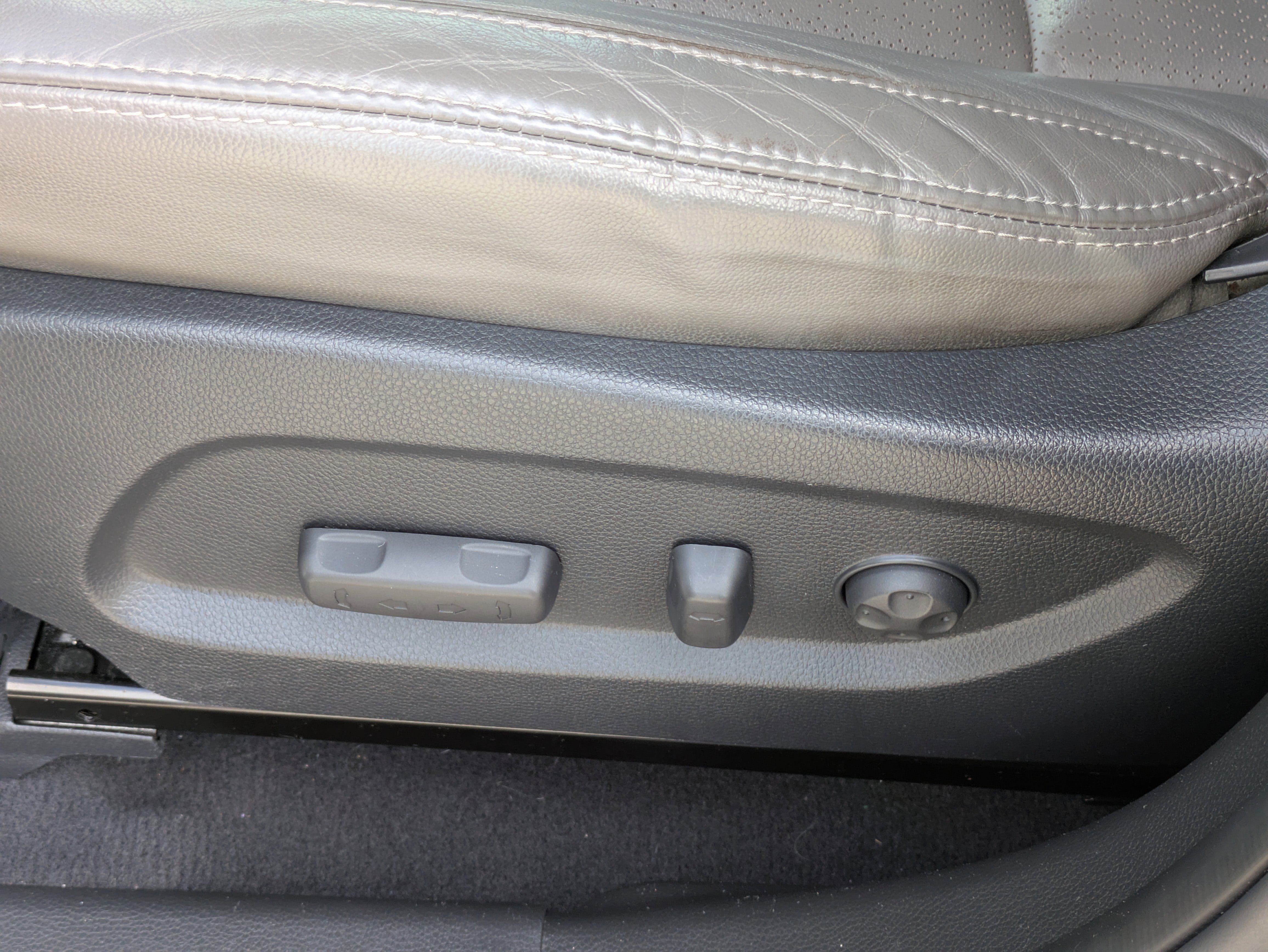 Used 2014 Hyundai Santa Fe Limited image 22