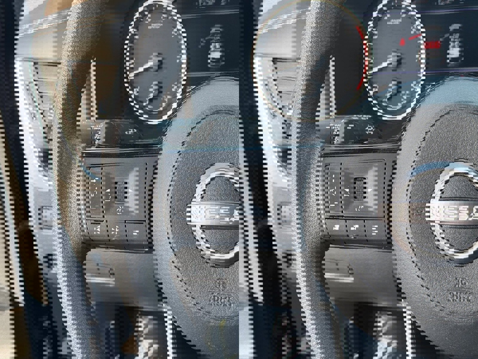 Used 2023 Nissan Rogue SV image 24