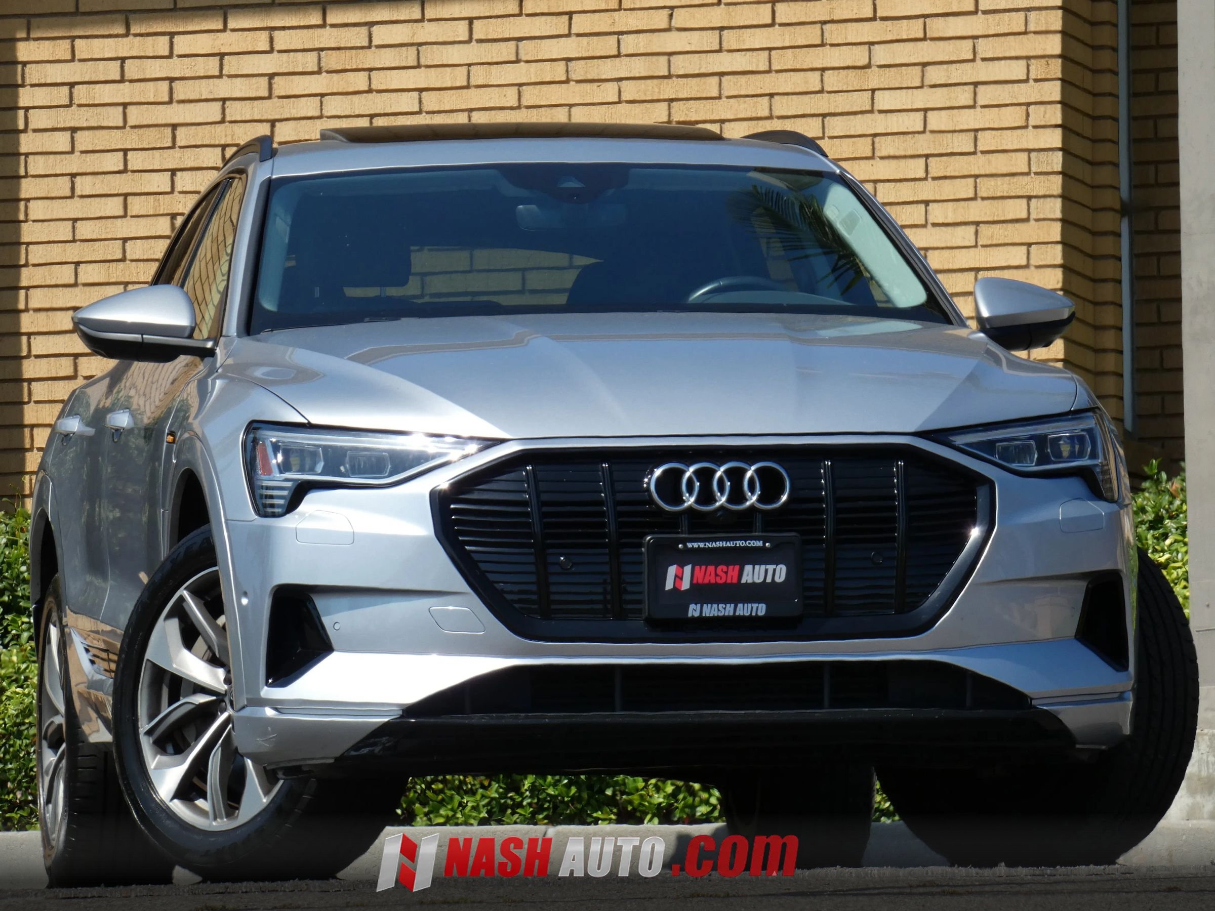 Used 2021 Audi e-tron Premium Plus AWD/4WD image 3