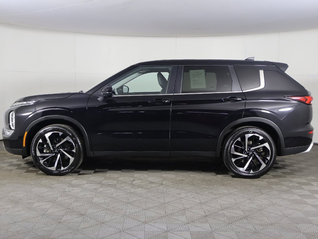 Used 2024 Mitsubishi Outlander SE image 14