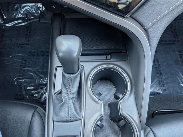 Used 2021 Toyota Camry SE w/ Cold Weather Package image 12