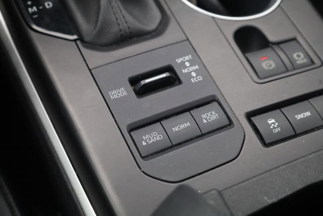 Used 2021 Toyota Highlander XLE AWD/4WD image 20