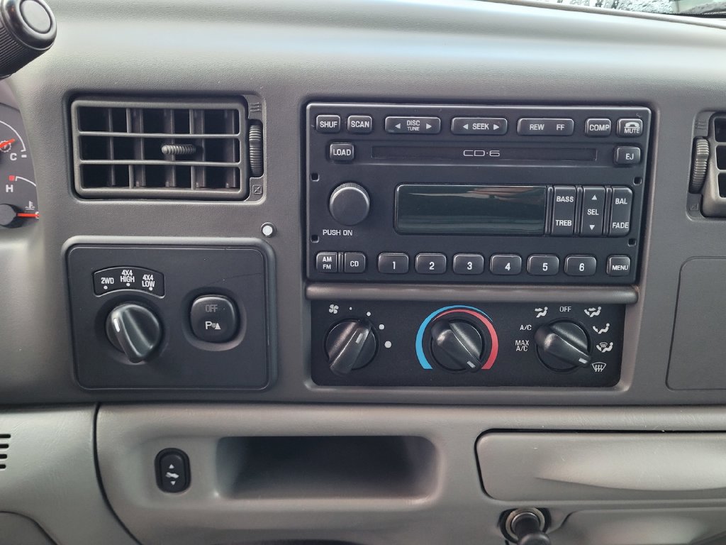 Used 2004 Ford F350 Lariat AWD/4WD image 14