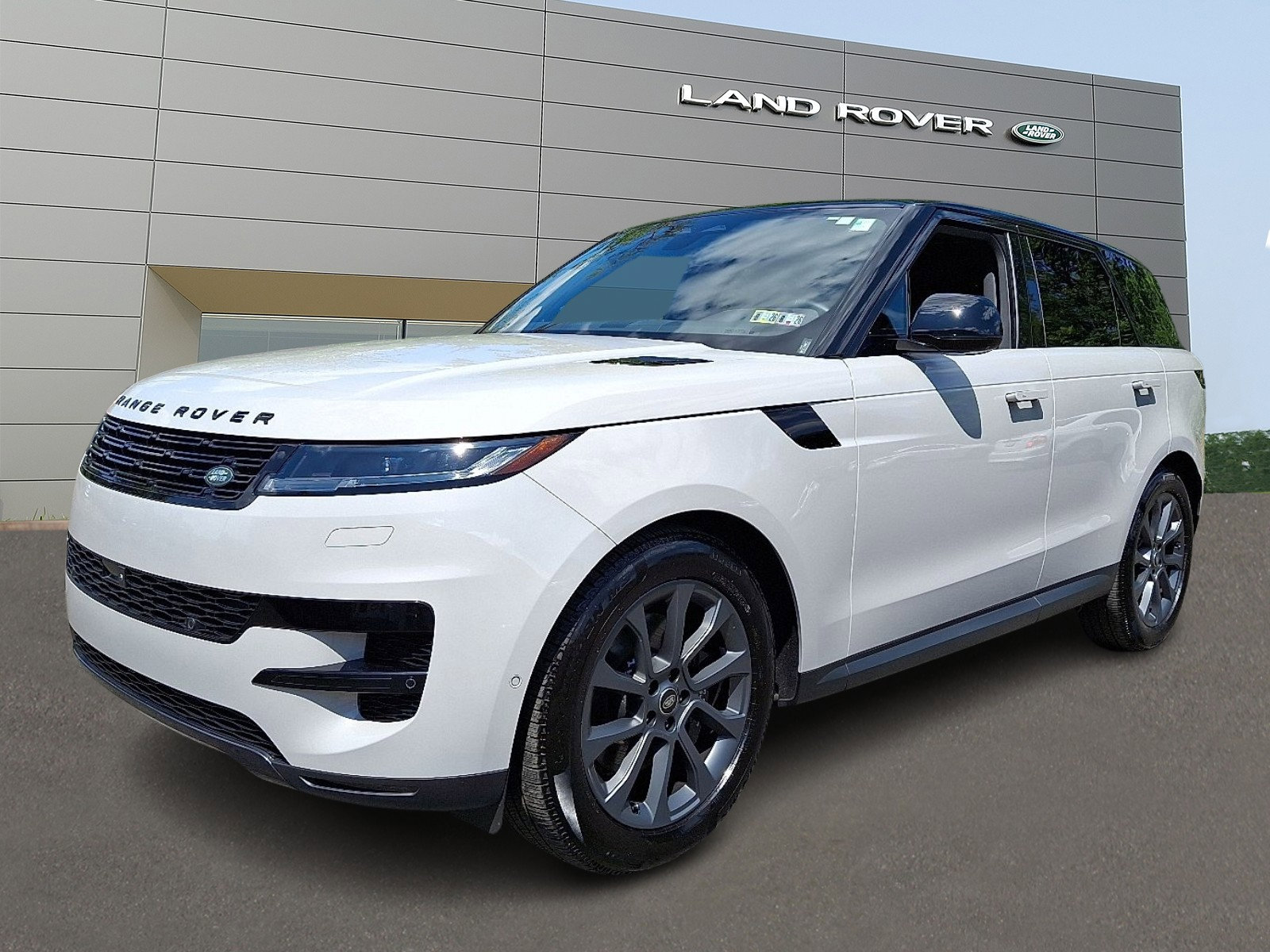 Used 2025 Land Rover Range Rover Sport SE