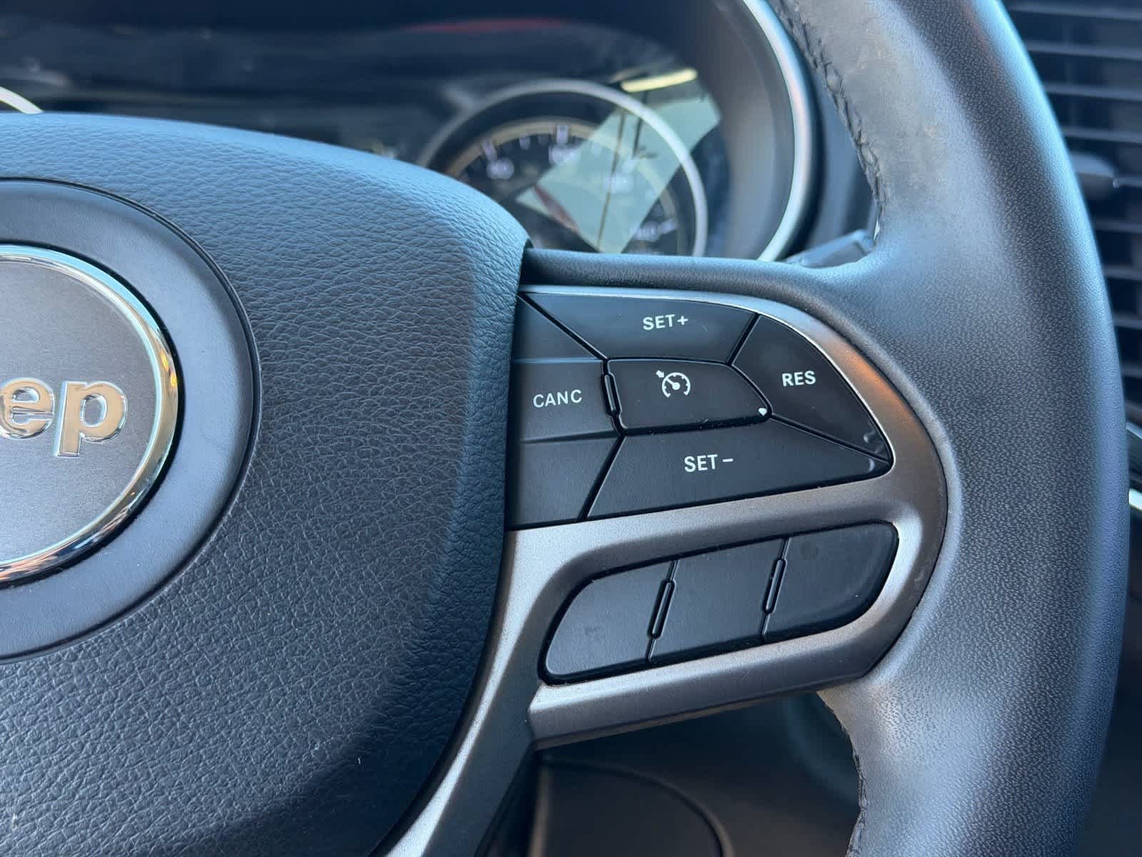 Used 2020 Jeep Cherokee Latitude Plus FWD image 13