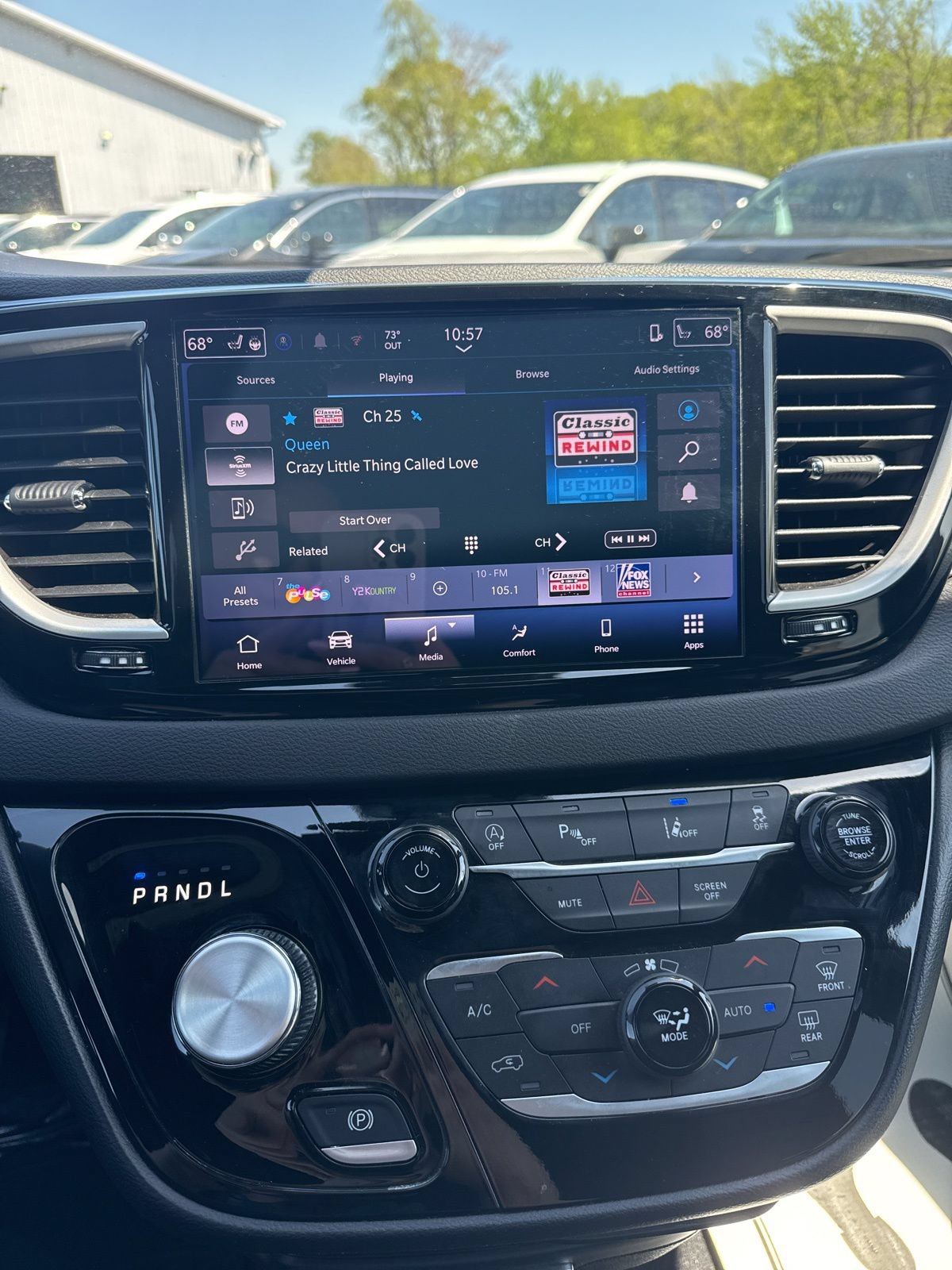 Used 2025 Chrysler Pacifica Select FWD image 18