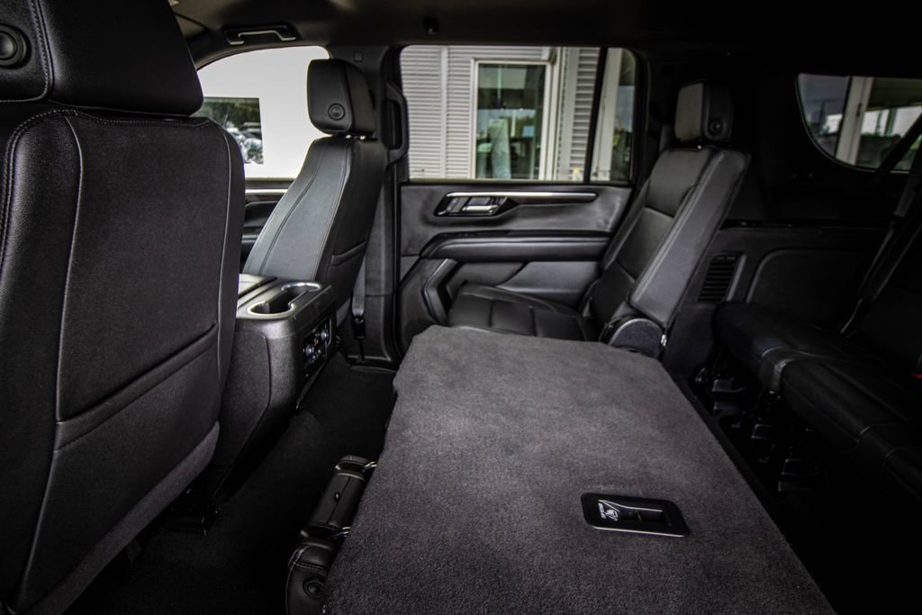 Used 2025 Chevrolet Suburban LT RWD image 26