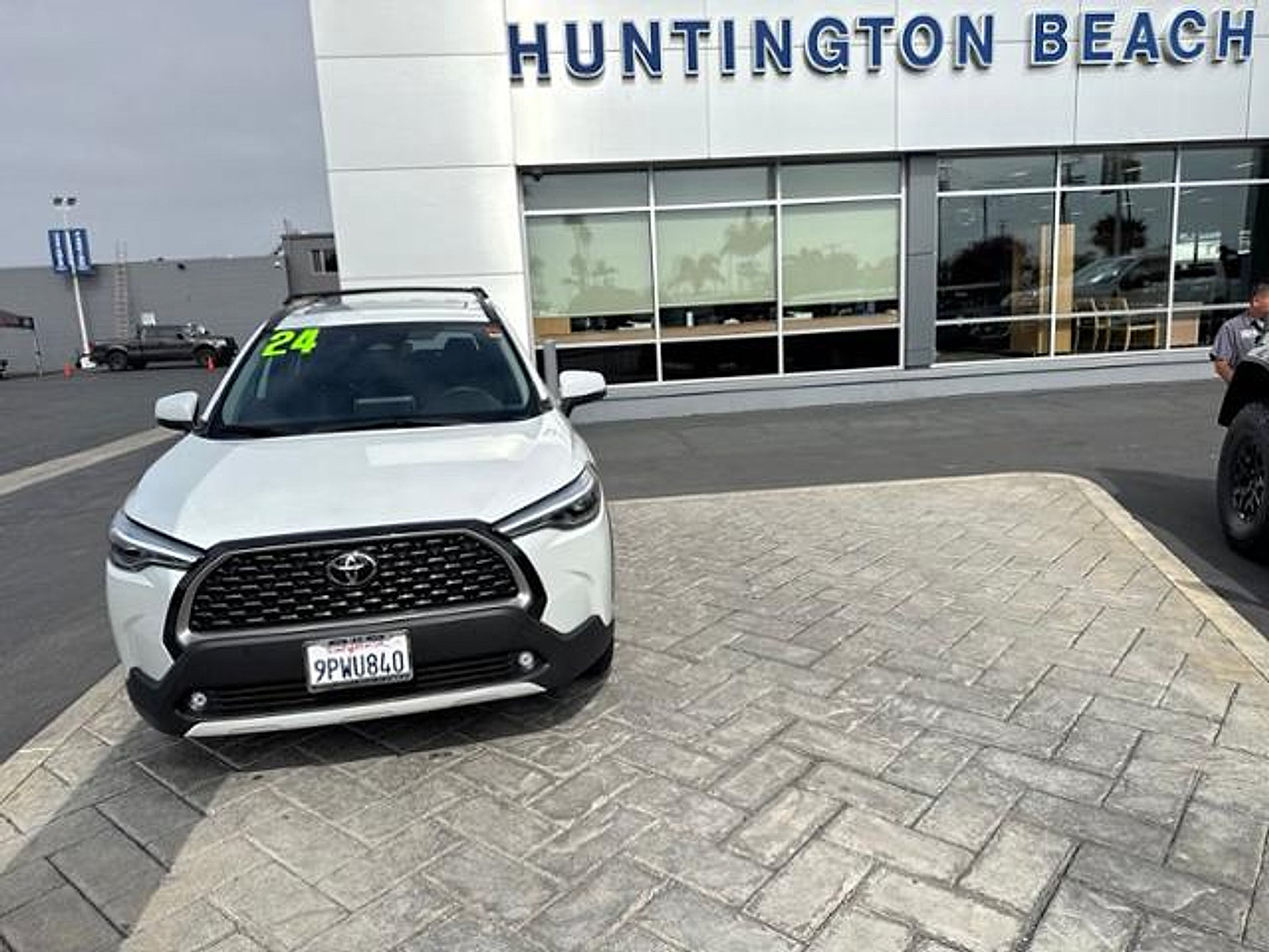 Used 2024 Toyota Corolla Cross XLE w/ Convenience Package FWD image 23