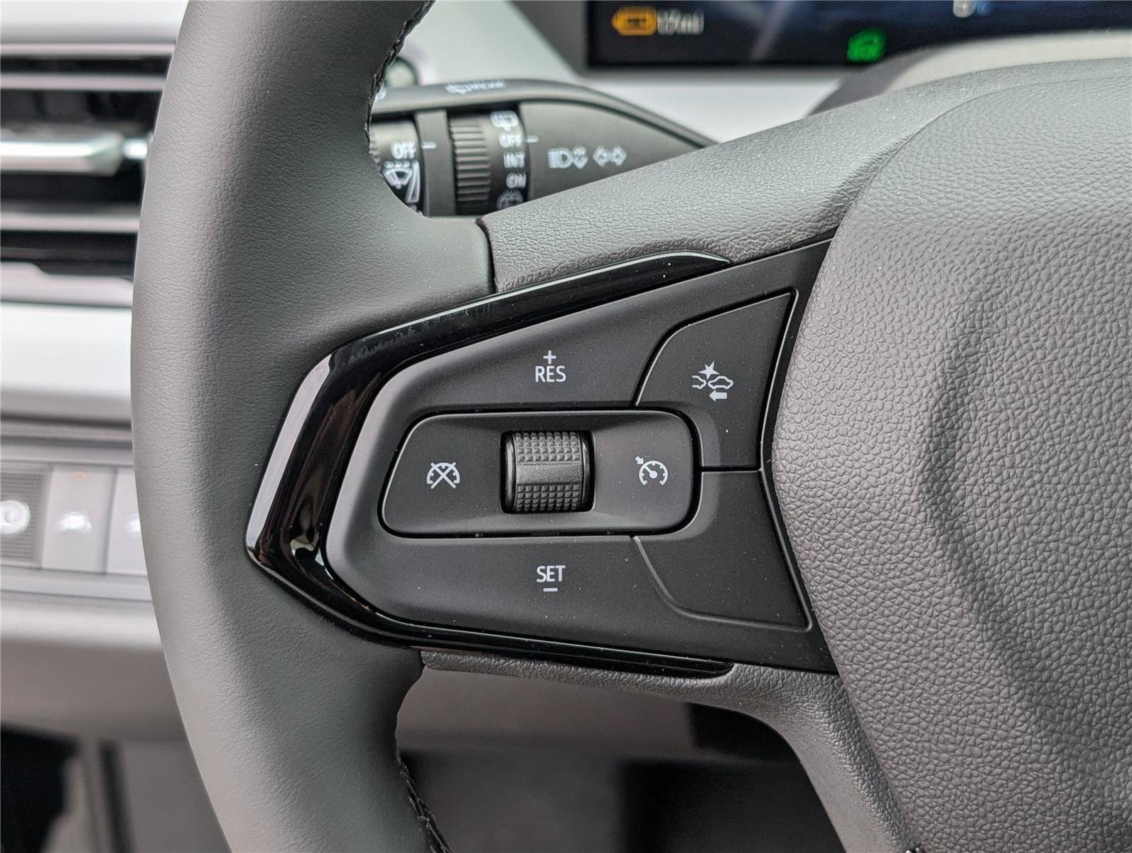New 2027 Chevrolet Bolt LT w/ Comfort Package FWD image 17