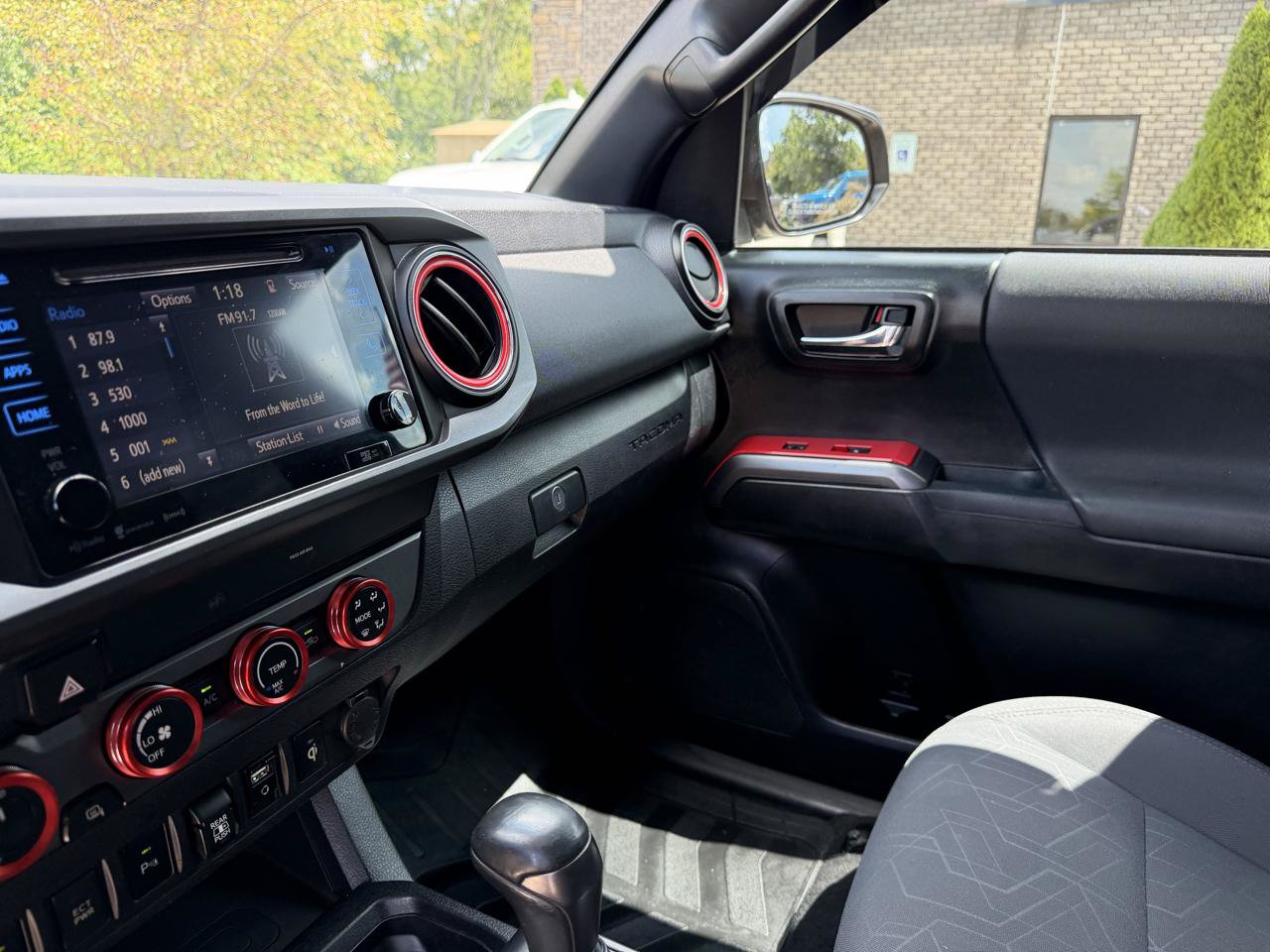 Used 2019 Toyota Tacoma TRD Sport w/ Technology Package AWD/4WD image 13
