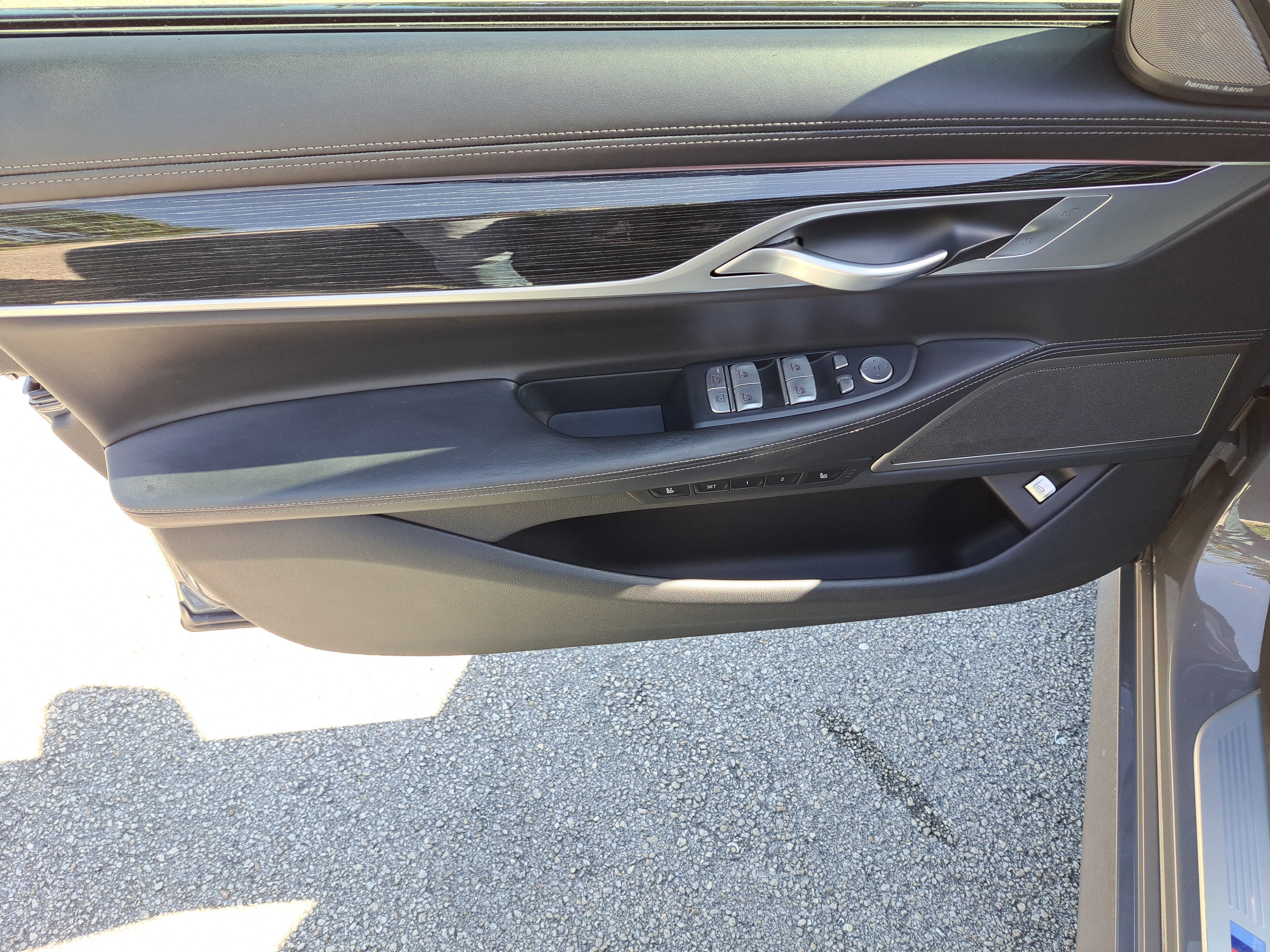 Used 2022 BMW 750i xDrive w/ Executive Package image 13