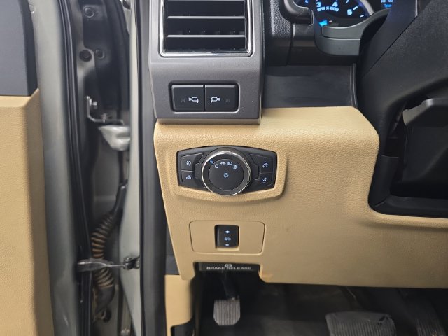 Certified 2020 Ford F250 XLT w/ XLT Premium Package AWD/4WD image 35
