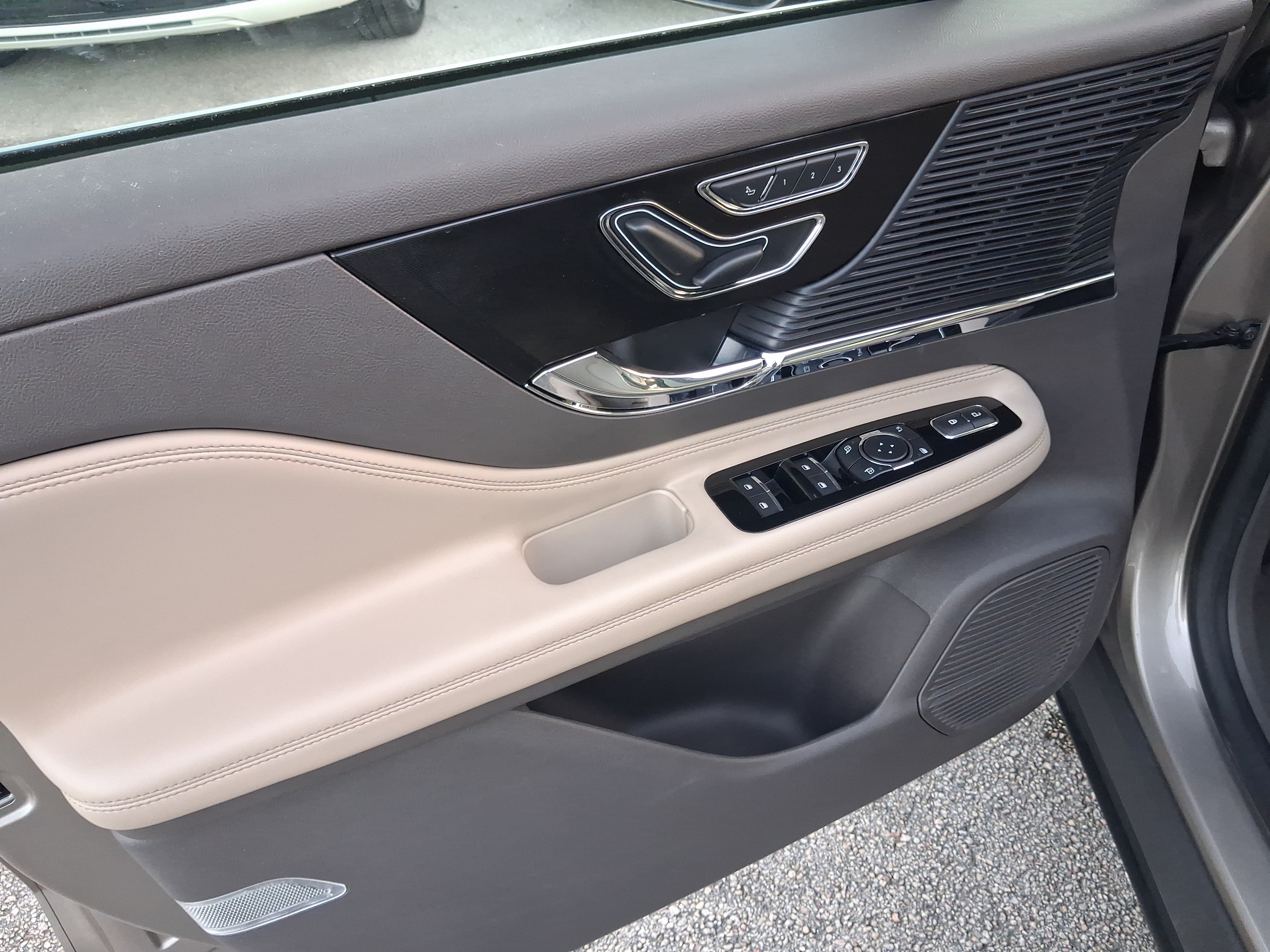 Certified 2021 Lincoln Corsair FWD w/ Premium Package image 14