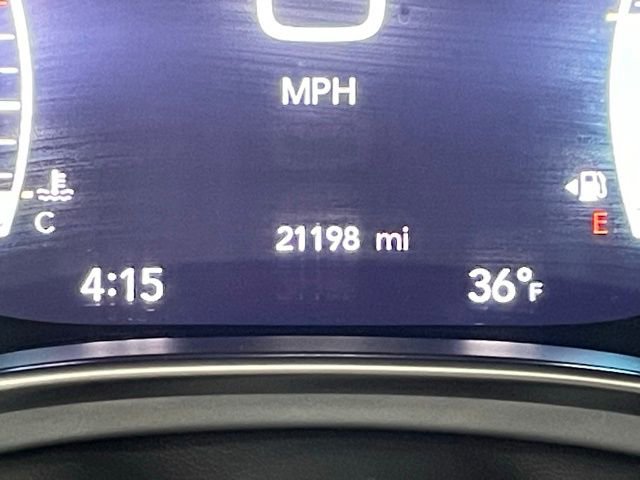 Used 2025 Chrysler Pacifica Limited image 2