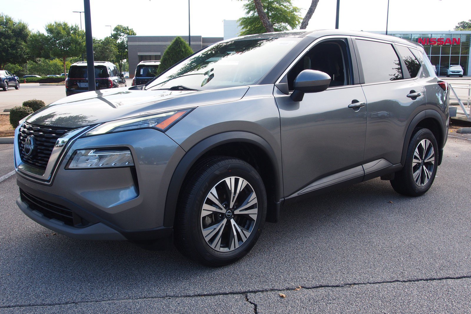Used 2023 Nissan Rogue SV FWD image 3