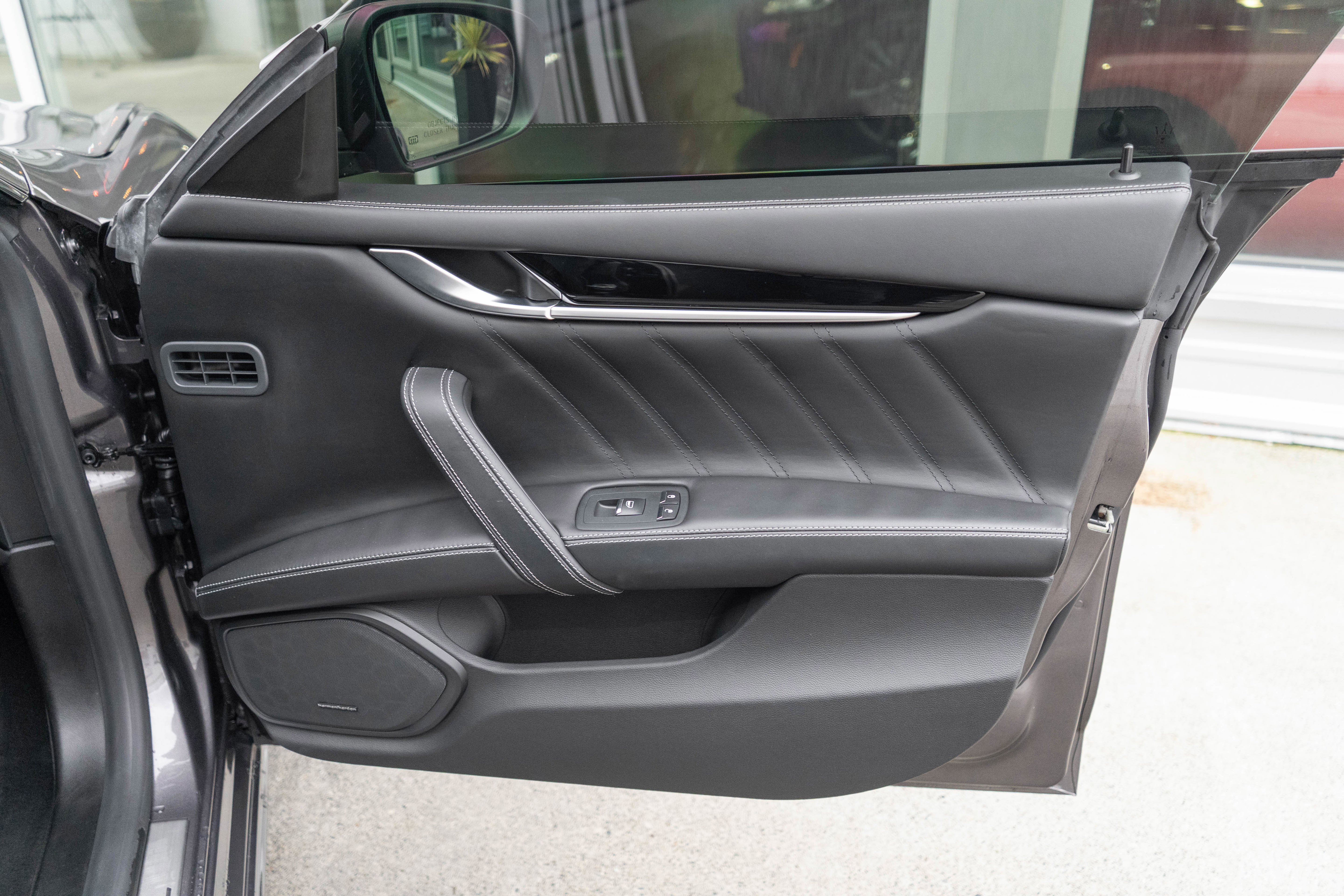 Used 2022 Maserati Ghibli Trofeo image 32