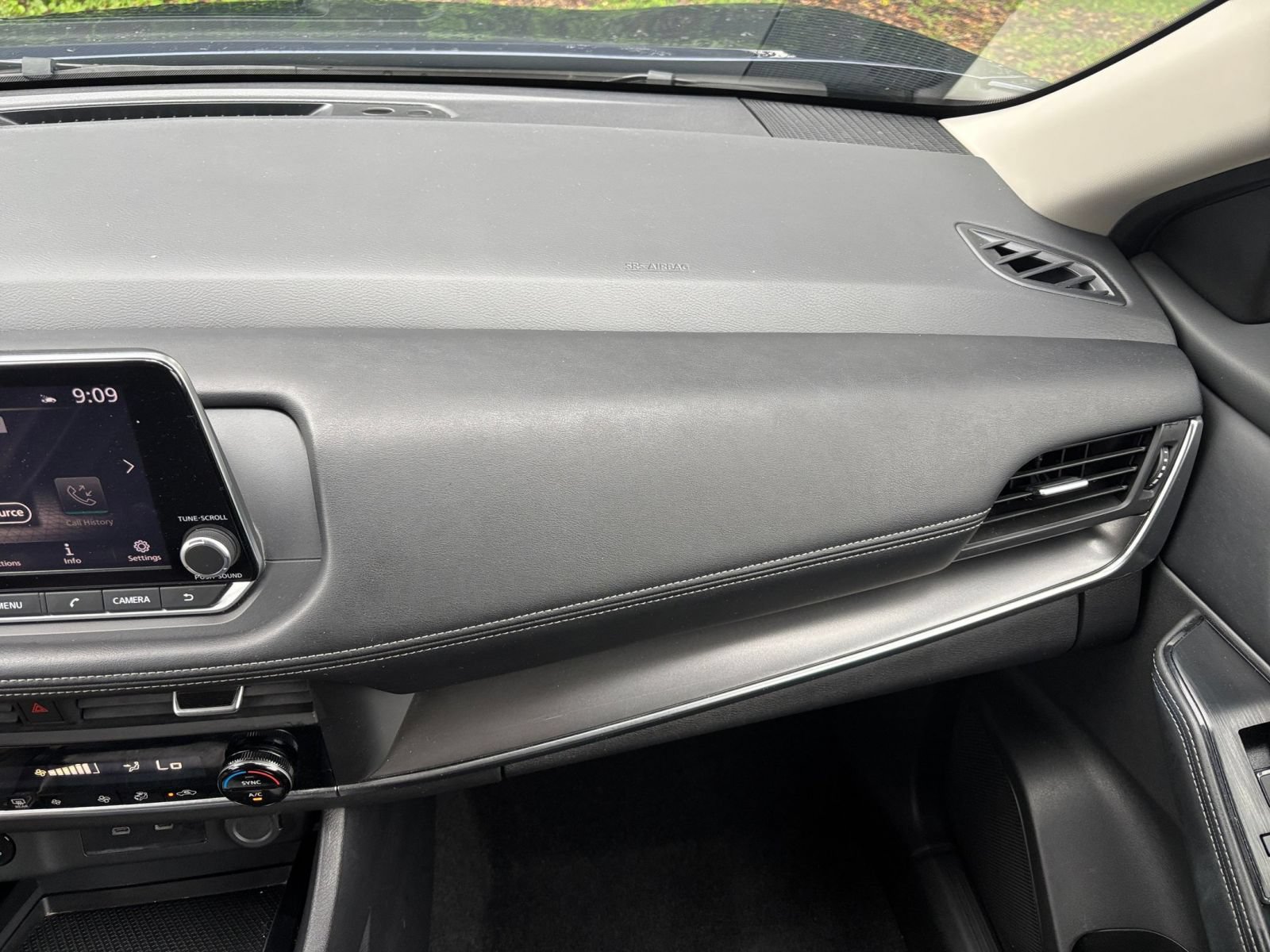 Used 2025 Nissan Rogue SV FWD image 35