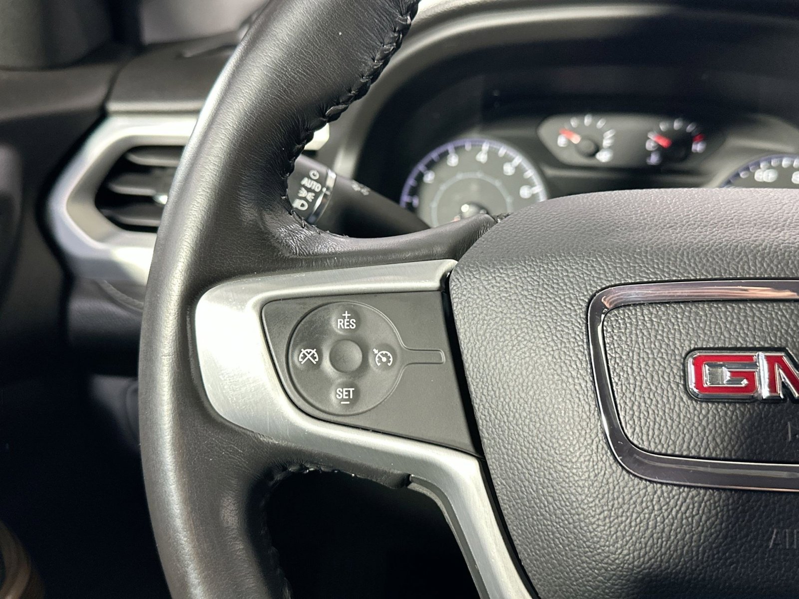 Used 2019 GMC Acadia SLE image 21