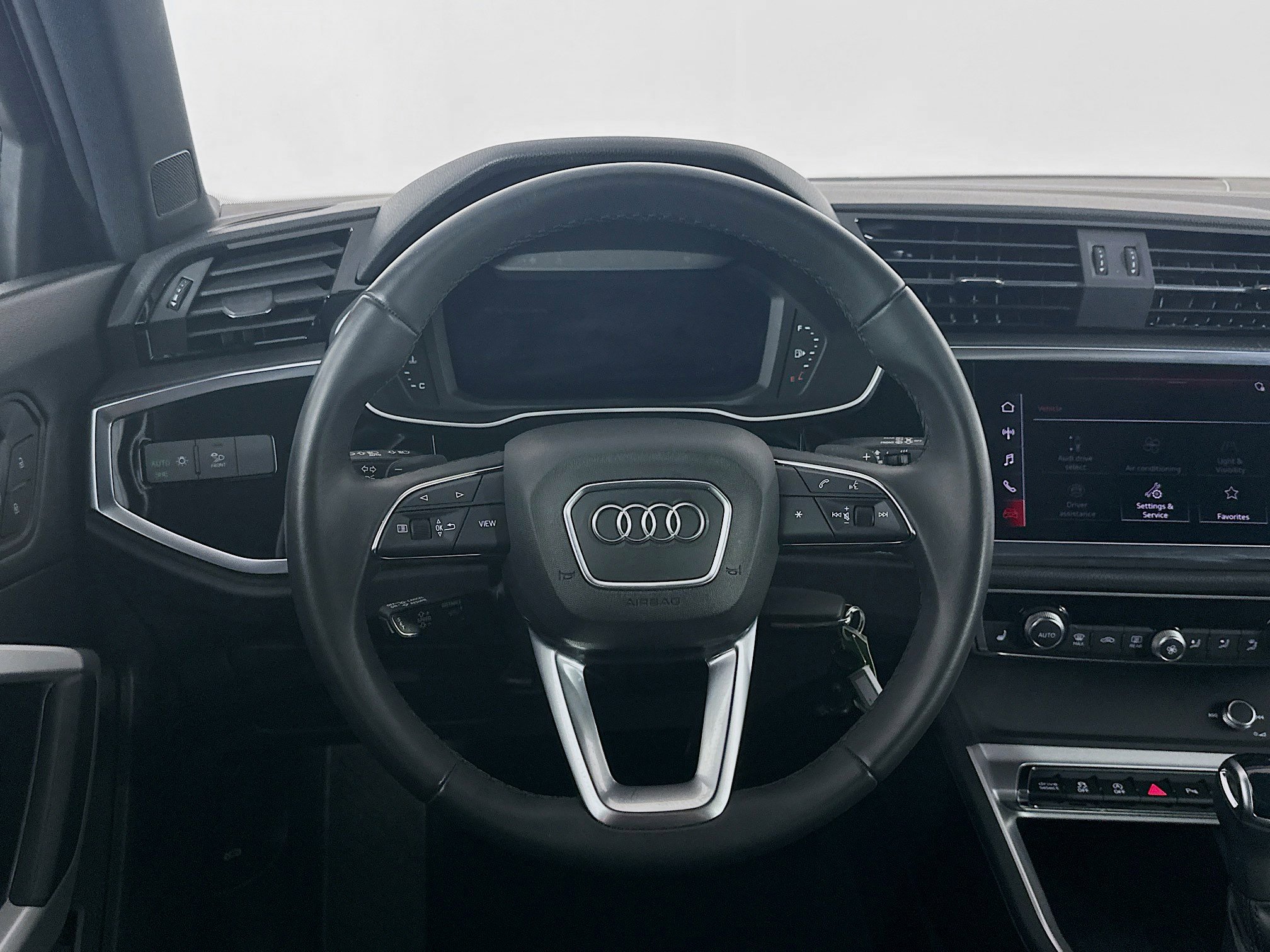 Used 2025 Audi Q3 2.0T Premium image 17
