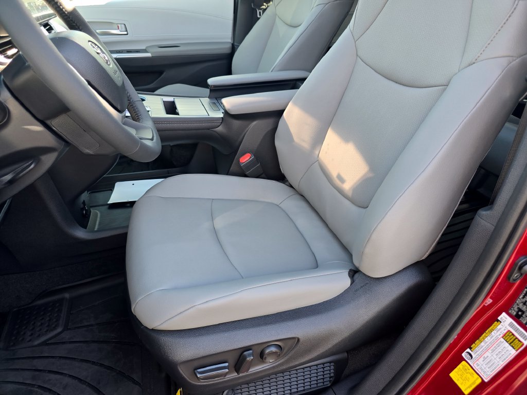 New 2026 Toyota Sienna XLE AWD/4WD image 26