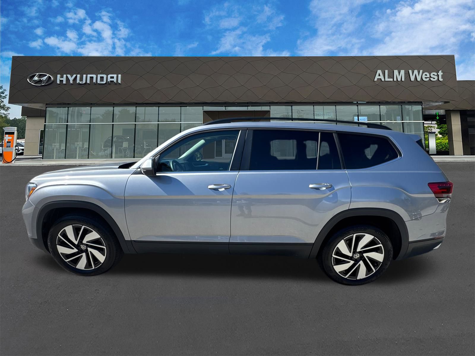 Used 2025 Volkswagen Atlas SE image 8
