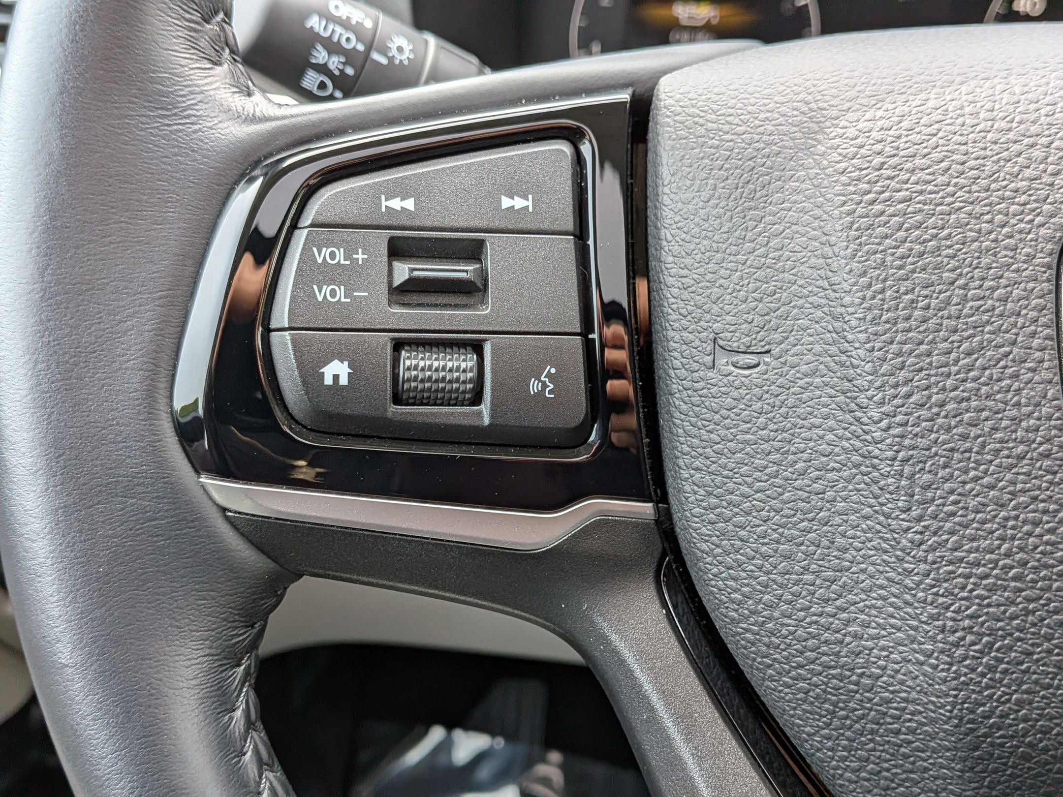 Certified 2025 Honda Odyssey Touring image 14