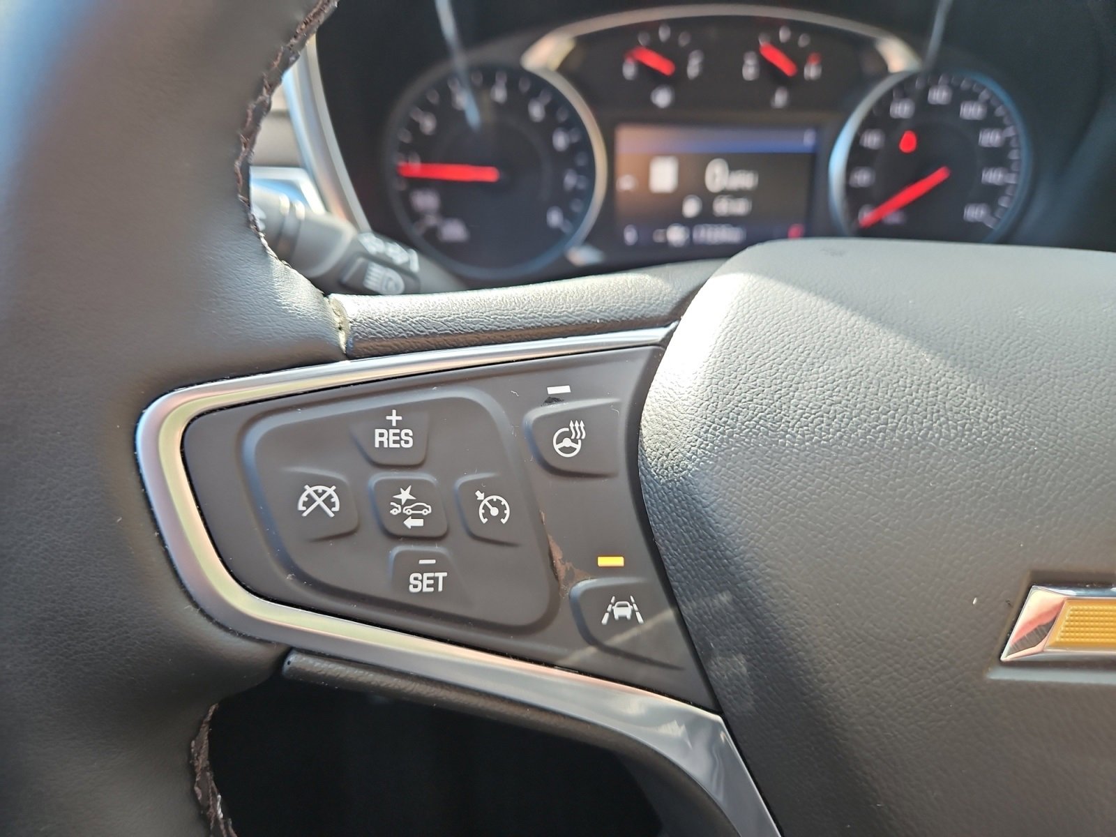 Used 2023 Chevrolet Equinox Premier image 23