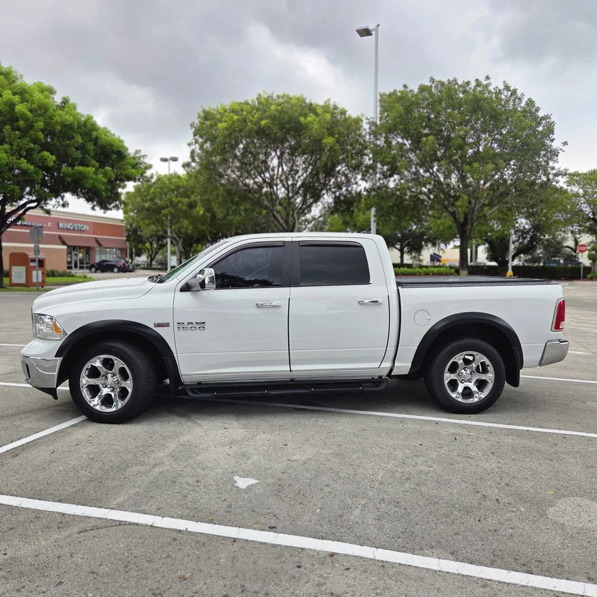 Used 2017 RAM 1500 Laramie w/ Convenience Group AWD/4WD image 5