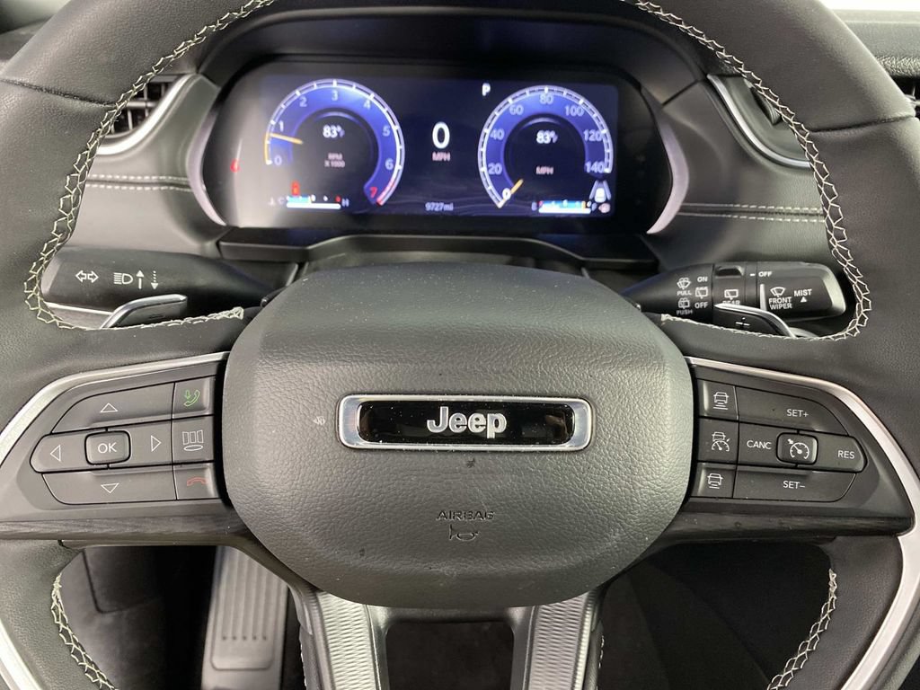 Used 2025 Jeep Grand Cherokee Altitude AWD/4WD image 14