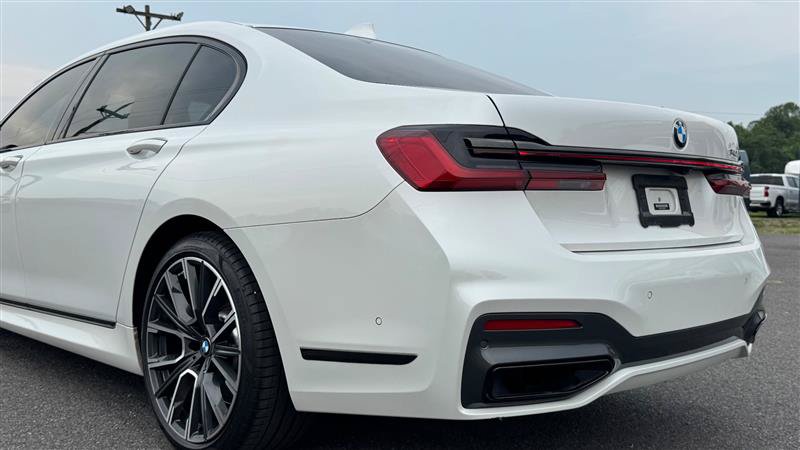 Used 2022 BMW 740i w/ M Sport Package RWD image 18