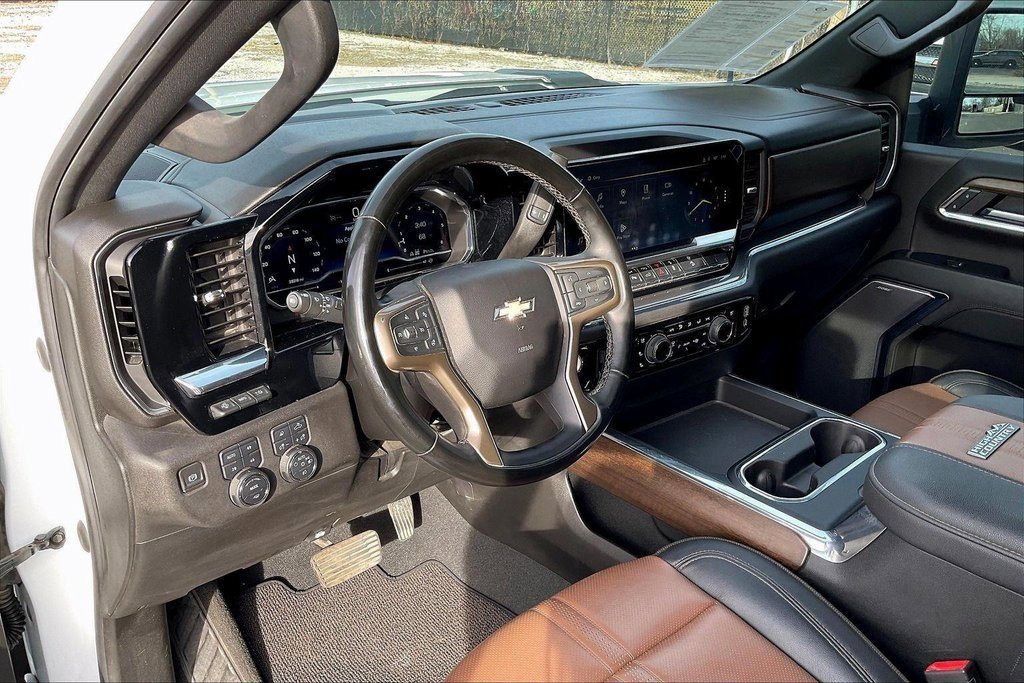 Used 2024 Chevrolet Silverado 3500 High Country w/ Technology Package image 22