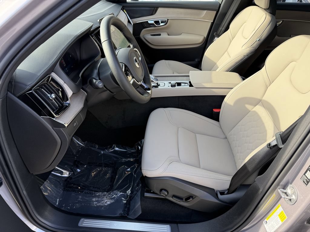 Used 2026 Volvo XC90 B6 Plus w/ Protection Package Premier AWD/4WD image 9