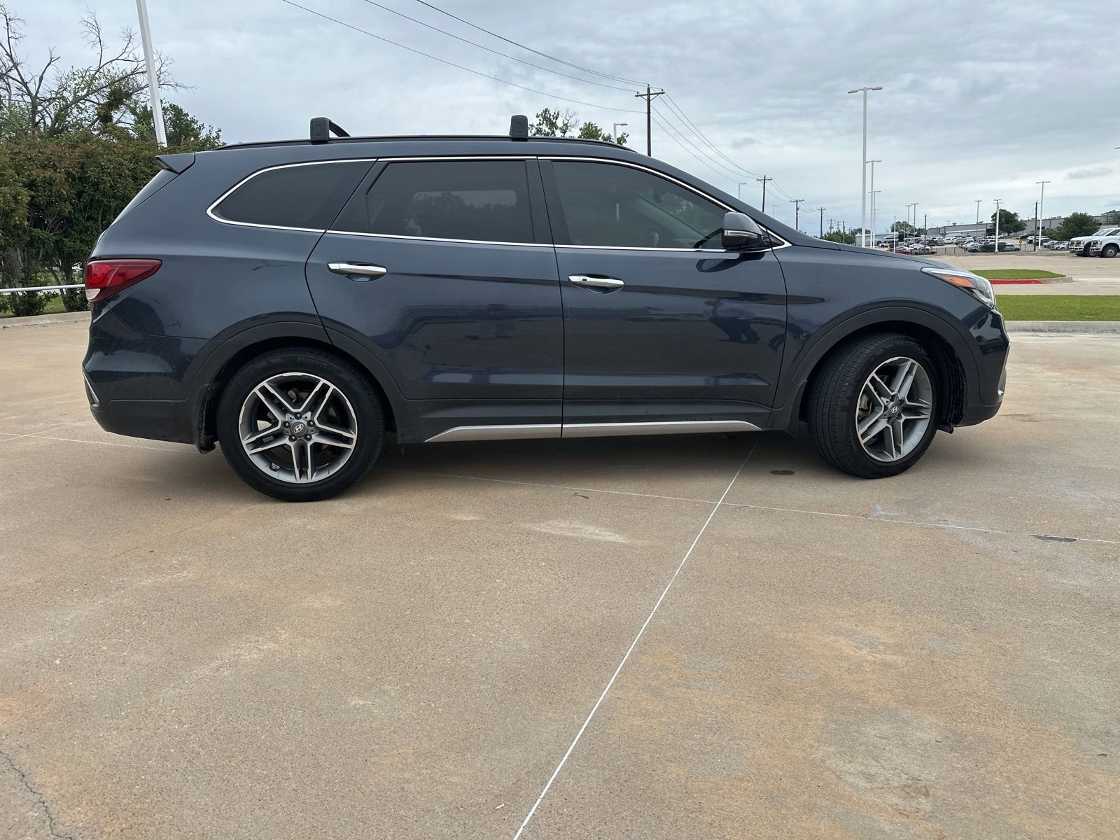 Used 2019 Hyundai Santa Fe XL FWD image 11