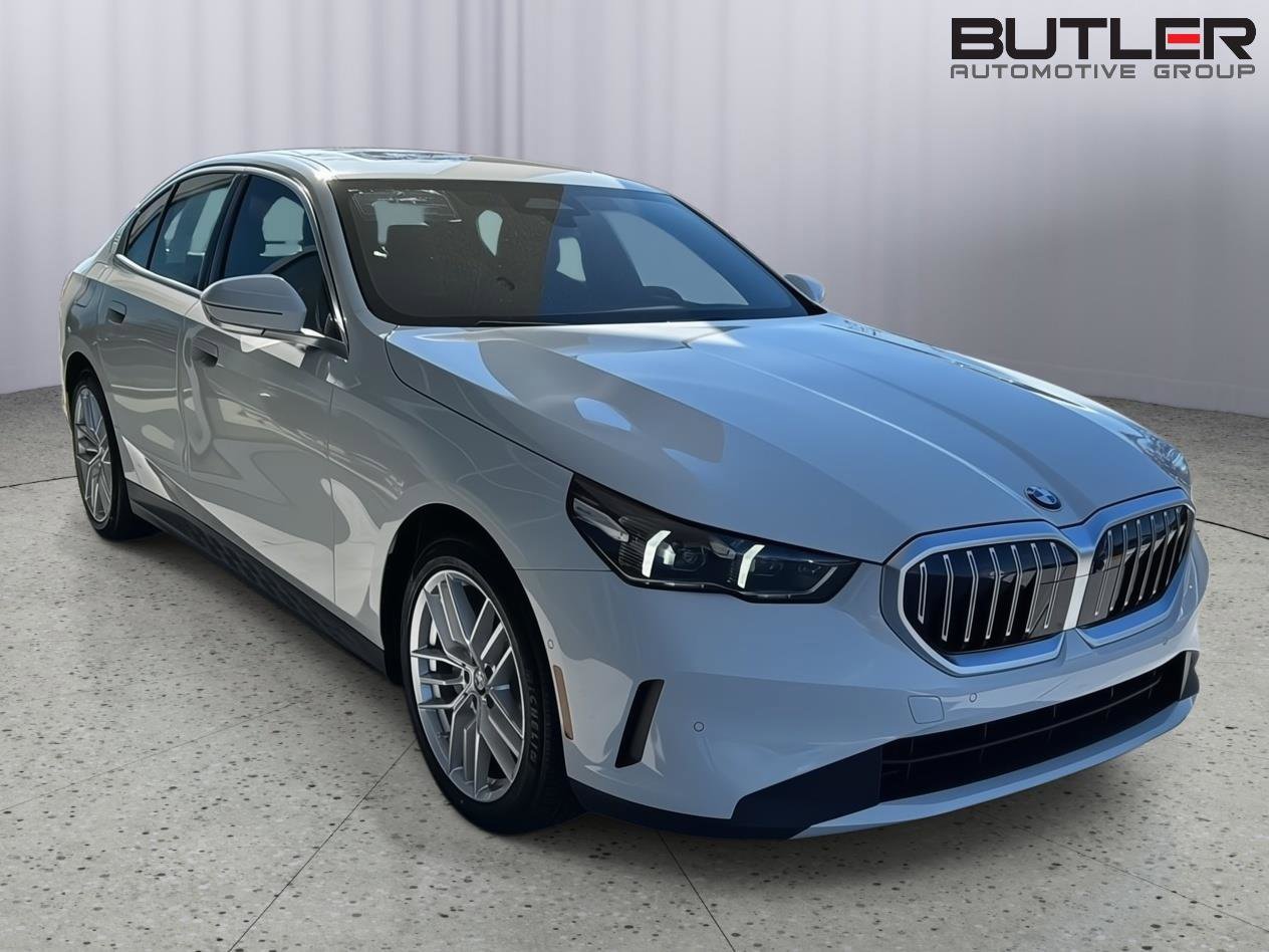 Certified 2025 BMW 530i w/ Premium Package image 6