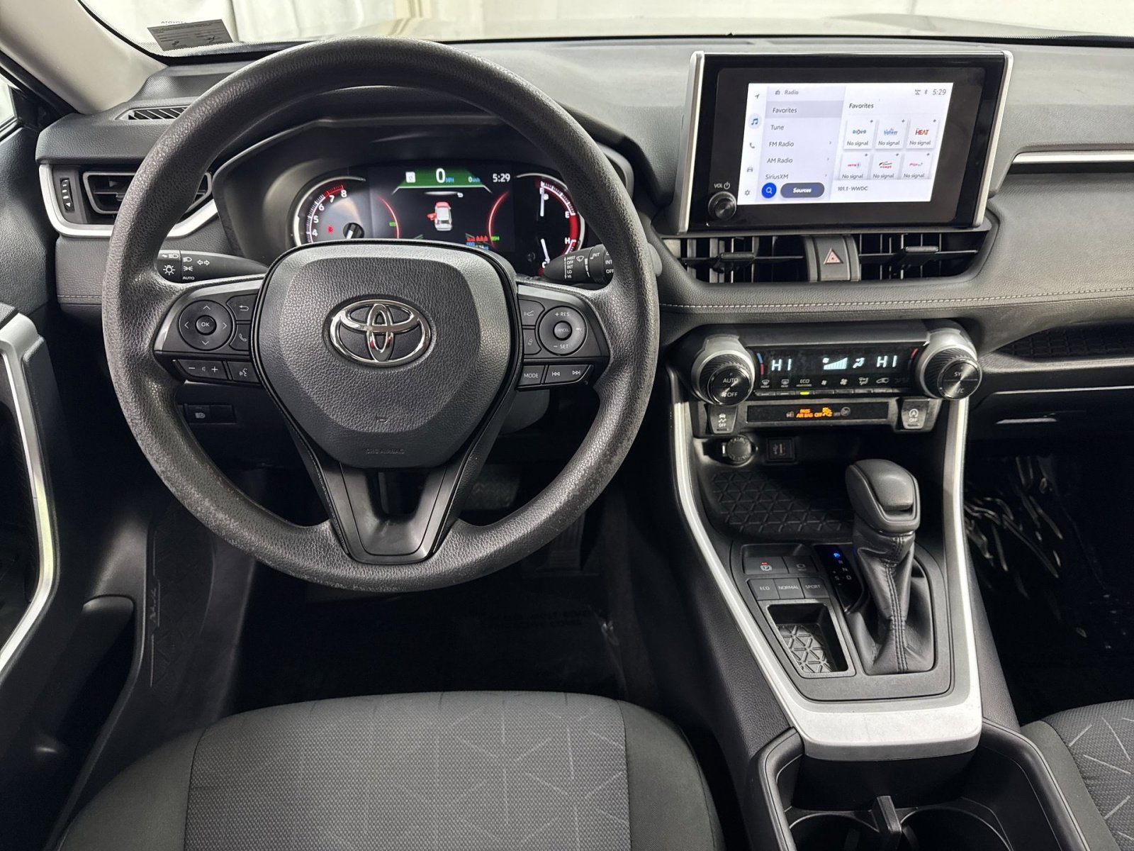 Used 2024 Toyota RAV4 XLE image 25