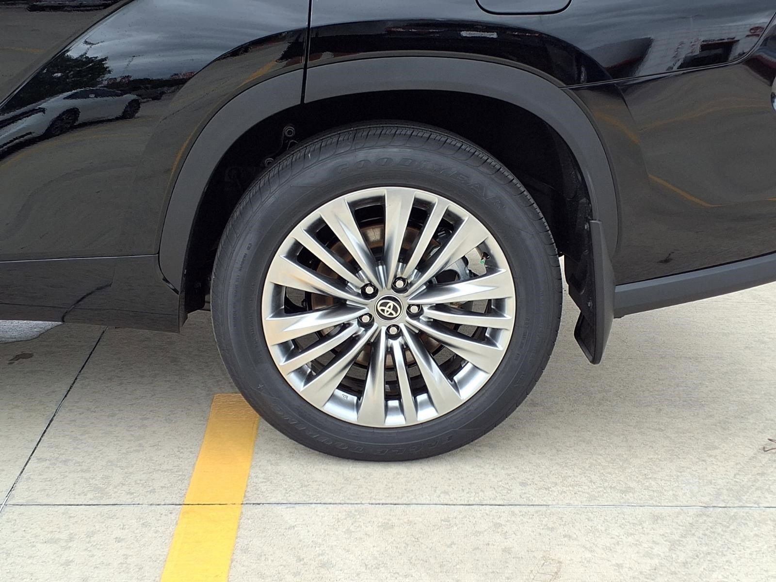 New 2026 Toyota Highlander Platinum AWD/4WD image 9