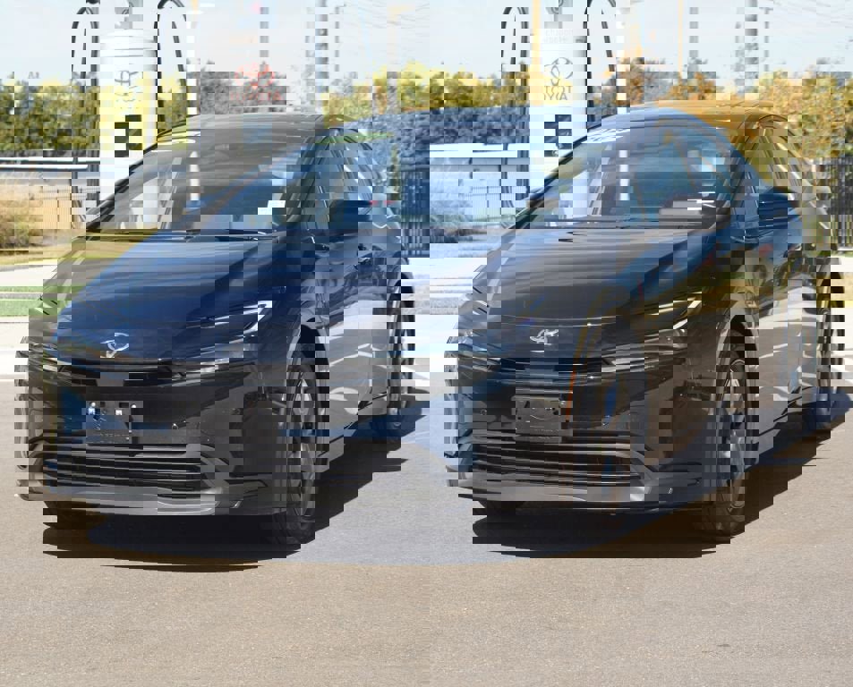 Used 2024 Toyota Prius LE image 20