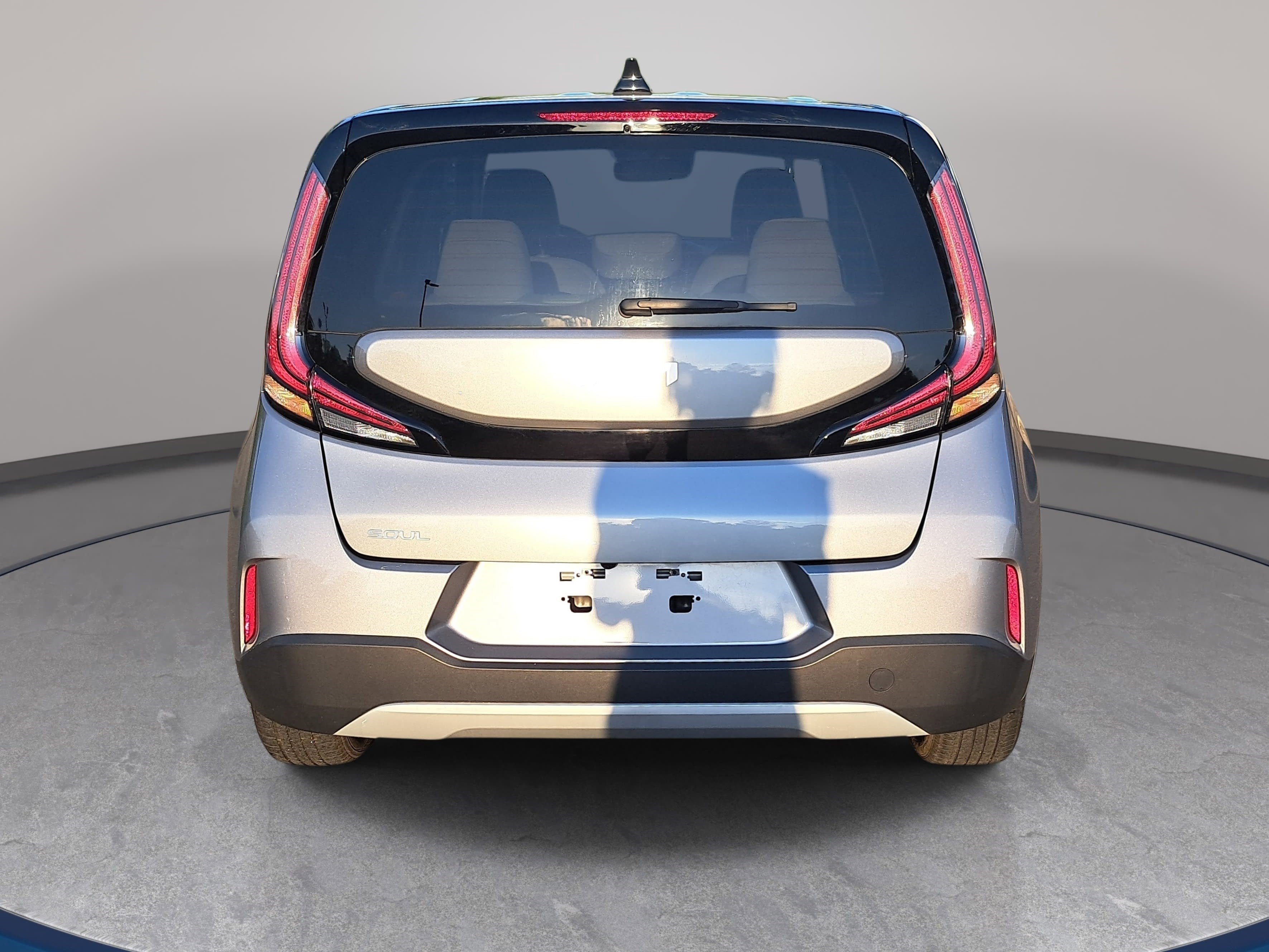 Used 2023 Kia Soul LX image 6