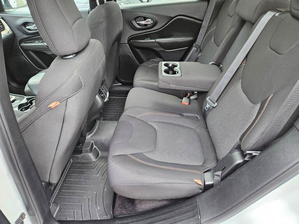Used 2017 Jeep Cherokee 75th Anniversary AWD/4WD image 13
