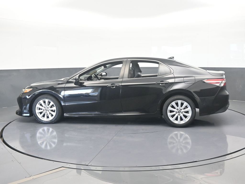 Used 2019 Toyota Camry LE image 3