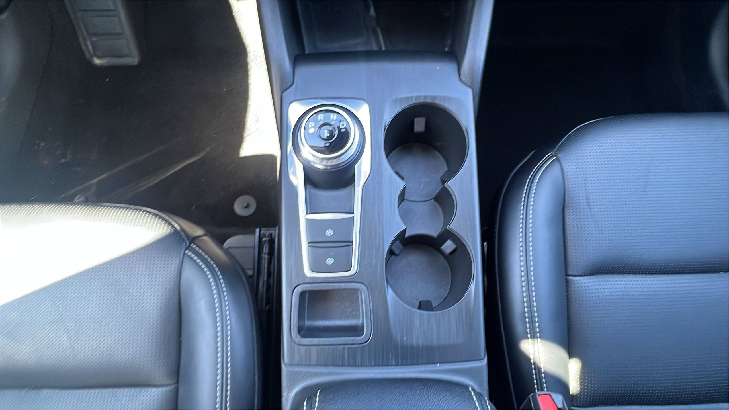 Used 2025 Ford Escape Platinum AWD/4WD image 25