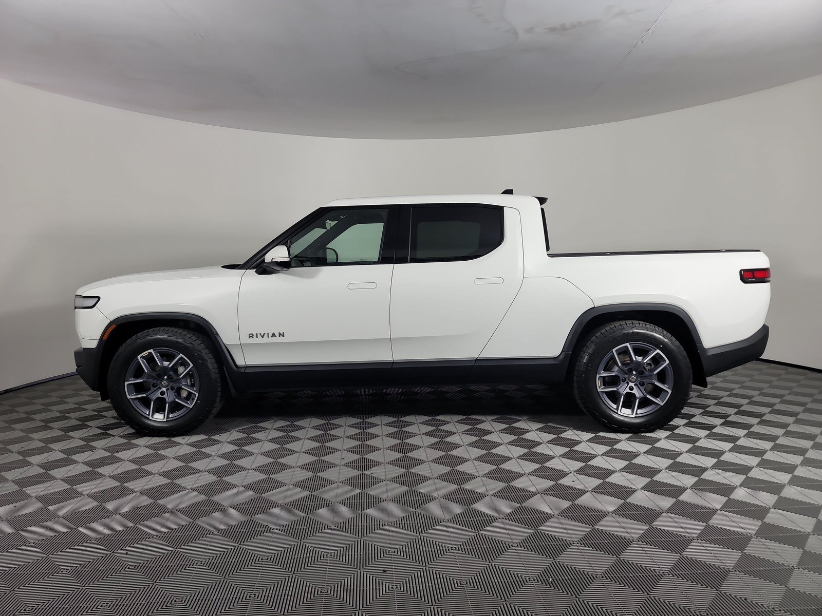 Used 2023 Rivian R1T Adventure AWD/4WD image 2