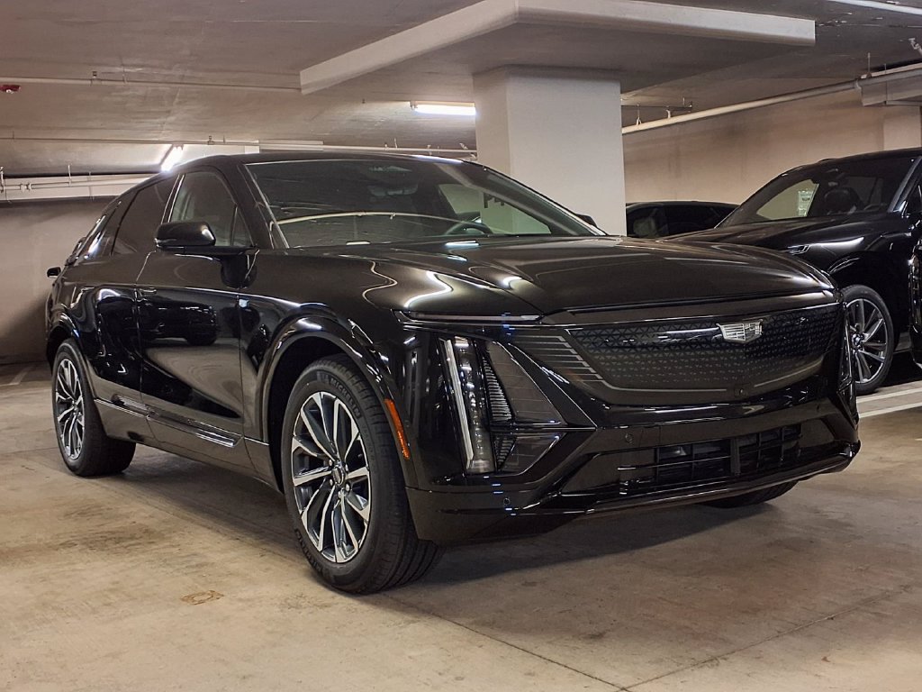 New 2027 Cadillac Lyriq Premium Sport RWD image 3