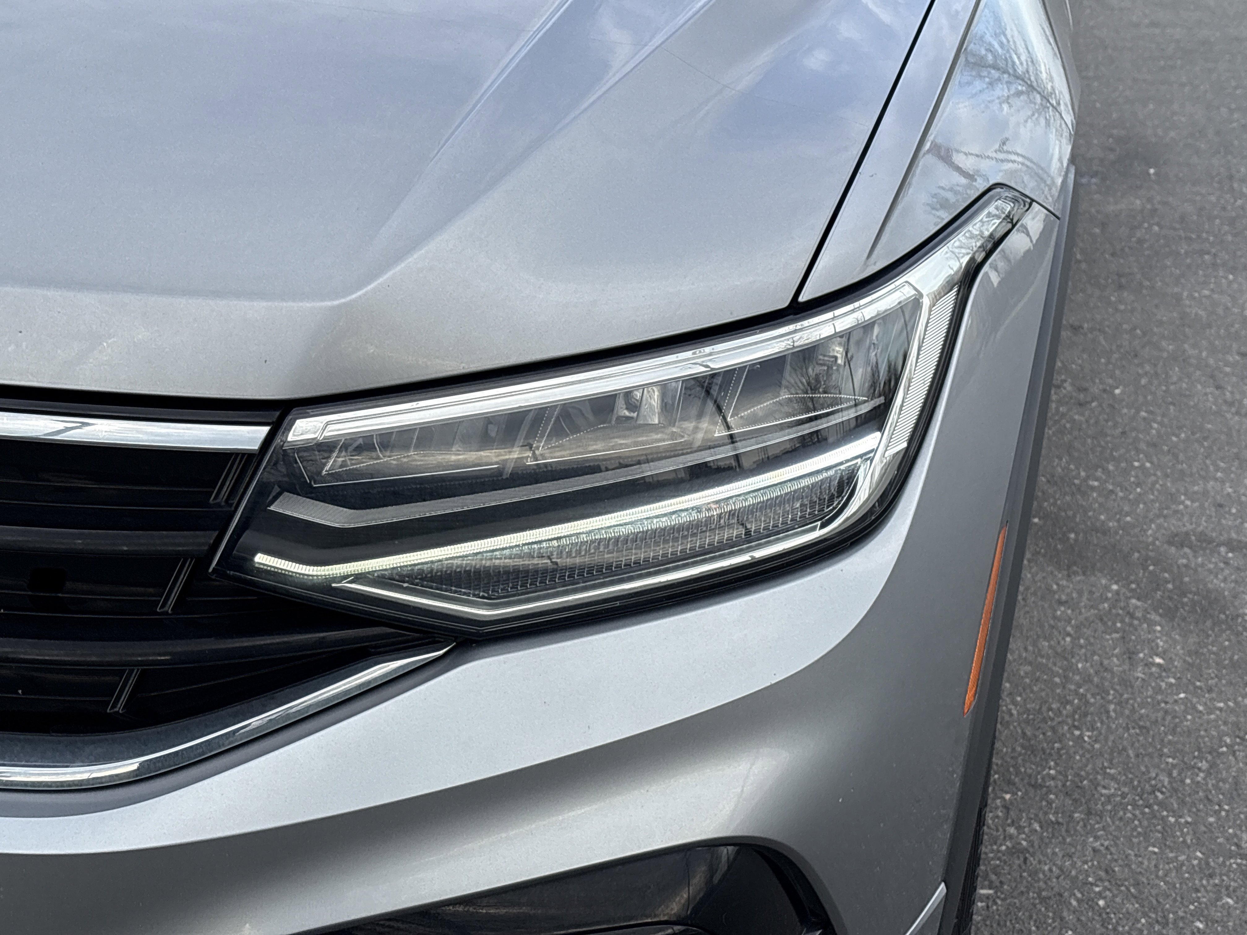 Used 2023 Volkswagen Tiguan SE R-Line image 11