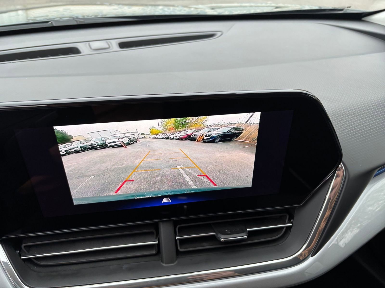 Used 2025 Chevrolet Trax LT image 17