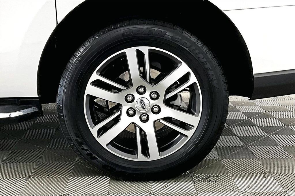 Used 2022 Ford Expedition Max Limited image 8